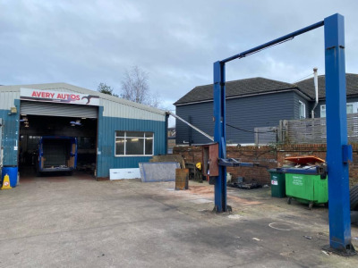 SALE CLOSED: Contents of Commercial MOT Garage in Swanley, Kent & Marcos Mantula Classic Car