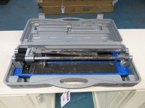 Wickes 445mm Tile Cutter in Carry Case.