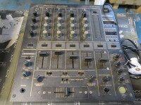 Pioneer DJM-600 Professional DJ 4 Channel Mixer.