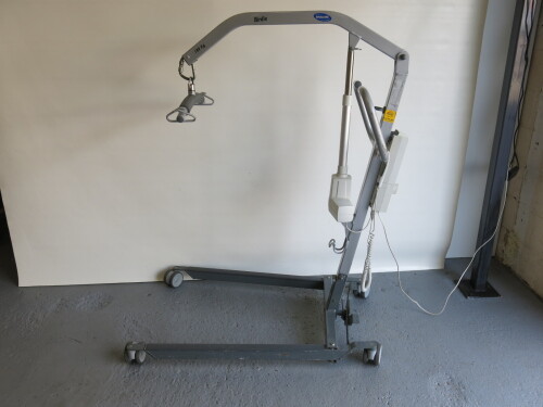 Invacare Birdie Mobile Electric Hoist, Model 3000505D2A00-0125, Capacity 180KG. Comes with 2 x Select Ultra Disposable Slings.