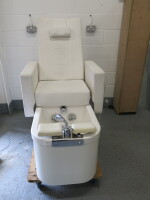 Made in Italy Pedicure Chair with Foot Spa, Model Foot Spa 8998, DOM 2018, 240V, Upholstered in white Vinyl. Fully Adjustable Seat with Adjustable Arms, Back Massage, Whirlpool with Led Light & Controller.