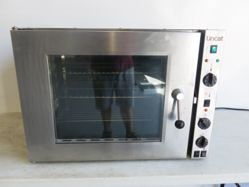 Lincat Electric Counter Top Stainless Steel 3 Shelf Convection Oven, Model EC08. Comes with 7 S/S Trays. Size H56cm x W79cm x D64cm.