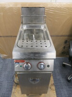 Angelopo Gas Pasta Cooker, 1 Well. Comes with 2 Small Baskets. Size H110cm x W35cm x D75cm. NOT VAT ON LOT.