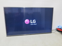 LG 55" Ultra HD TV, Model 55UH625V. Comes with Wall Bracket. NOTE: requires remote.