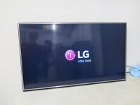 LG 55" Ultra HD TV, Model 55UH625V. Comes with Wall Bracket. NOTE: requires remote.