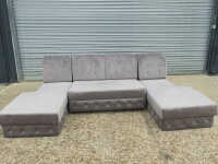 Grey Fabric U Shape Sofa Bed with Quilted Detail & Button Back. 2 Side Ottoman Sections, Centre Sofa Bed Section with Bag of Feet & Fixings. Size H85 x W290 x D170cm. NOTE: missing side arm sections.
