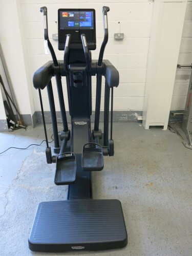 Technogym Vario Artis Cross Trainer, Model DBF13U, S/N DBF13U18000348, DOM 07/2018.