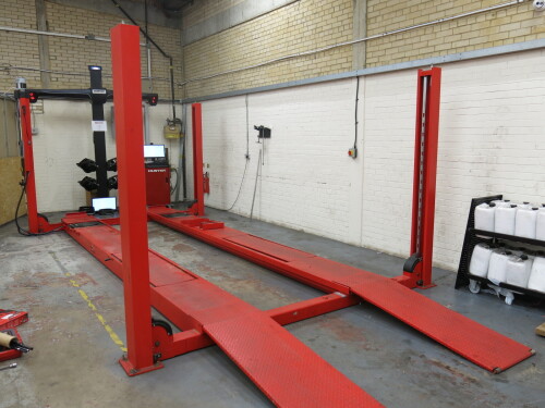 Hunter Hawk Eye Elite, RSMT-CKD, S/N BCC1418 Wheel Alignment System with 4 Post Lift Lign 5000kg Lift, Laser Alignment Arm with Read Out Display & Wheel Attachments. Comes with Diagnostics Comms Cabinet to Include RIP PC HW2 Series, Running Windows 10 Ent