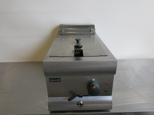 Lincat Table Top Single Tank Single Basket Electric Fryer, Model DF36. NOTE: requires plug.