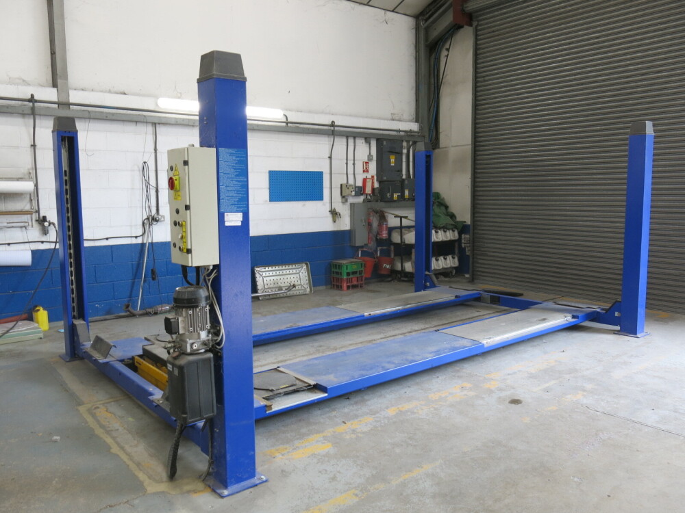 4000kg Four Post Lift & Centre Jack to Include: Tecalemit SF9008 4 Post ...