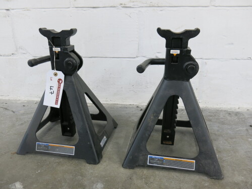 Set of 2 Blue-Point 5 Tonne Axle Stand in Black.