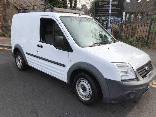 GJ60 XMG: Ford Transit Connect 75 T220 Panel Van with Roof Bar & Fitted with Tevo Racking System. Mileage 104,000, MOT Expires 02/2020.