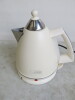 Delonghi Kettle