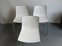 Set of 7 Arper Catifa 46 Bi-Coloured Chair in White & Black