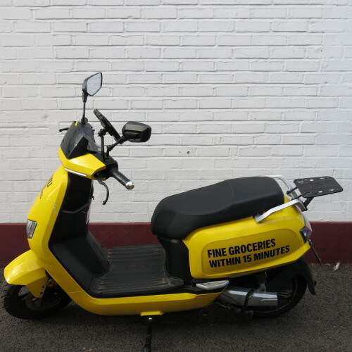 LE21 NUC: Sunra Robo 72V Electric Moped, Mileage 2580.Comes with V5, 1 x Spare Key in Fob, Battery Model 27V20Ah-B & Charger.NOTE: unable to access battery compartment due to catch, requires attention.