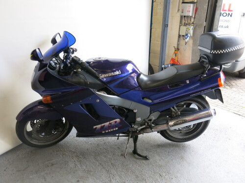 H701 LPC: Kawasaki ZZR 1100-C2 Motorcycle, Date 1st Registered 06/1991, Twincam 16 Valve, Mileage 39377, MOT 24/3/23. Comes with Top Box, 2 x Keys & V5. NO VAT ON LOT.