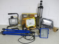 4 x Worklights to Include: Defender 240v Fluorescent Floor Light (Boxed), Telescopic 42W Worklight, Folding Tripod Halogen Bulb Worklight & Halogen Bulb Uplighter.