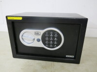 SIL Digital Code Safe (CODE 3891). Size H20 x W31 x D20cm.