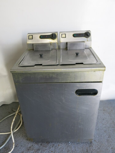 Parry Twin Tank Electric Deep Fat Fryer, Model AS411, Size H95 x W60 x D55.NOTE: requires baskets.