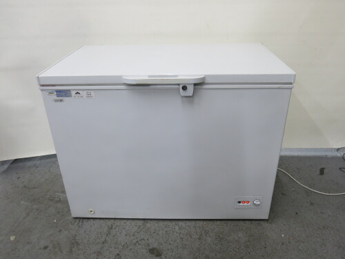 Logik Chest Freezer, Model L300CFW14, Size H85 x W112 x D68, Storage Volume 290Lt.