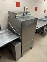 Winterhalter Gastronorm Run Through Dishwasher, Size H140 x W64 x D75cm. Comes with Stainless Steel In & Out Table, Size Length 240cm x Width 58cm, 4 Trays, Electric Pump & Water Feed Tank, Size H140 x W 64 x D75cm