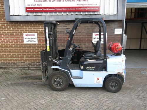 Utilev UT25P, Triple Mast, 2500kg Gas Forklift Truck with Side-Shift. S/N A281J06325R, DOM 31/10/2017.