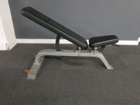 Precor Adjustable Weight Bench. NOTE: missing 1 x knob.