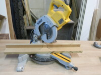 DeWalt Cross Cut Mitre Saw, Model DW707-LX, S/N05339.