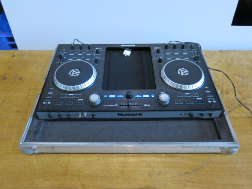 Numark IDJ Pro CD Mixing Deck Twin CD Deck in Flight Case