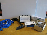 Crate Containing 2 x Tamlite Lighting Units New/Unused in Box, 1 x Floodlight & 6 x 400w/645 HPI-T Plus Flood Light Bulbs.