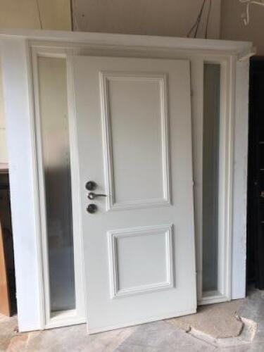 Matadoor High Security External Door with Frame in off White. Door has Double Locking System with Multipoint Lock Bolts & 2 x Keys. Frame is glazed to each side. Frame Size 1580 x 2140 - Door Size 910 x 2070mm. As Viewed and Inspected