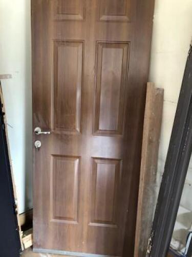 Matadoor Internal Composite Door in Wood Grain Finish. Fitted Handle & Lock (No Key). Size 810 x 2020mm (Some damage and marks to panels). As Viewed and Inspected.