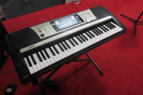 Yamaha PSR740 Electric Keyboard on Stand