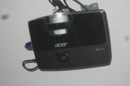 Acer P1383W DLP Overhead Projector, Model DWX 1305 with Ceiling Mount