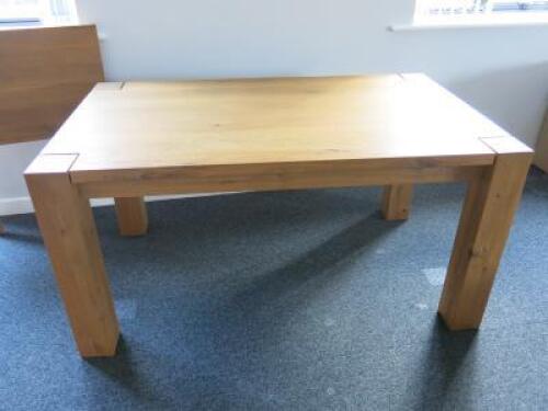 Solid Oak Dining Table with Expendable Section. Size H88 x W150 x D90cm.