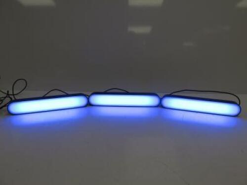 3 x Phillips LCD Light Bar. Comes with LPS AC/DC LED Power Supply.