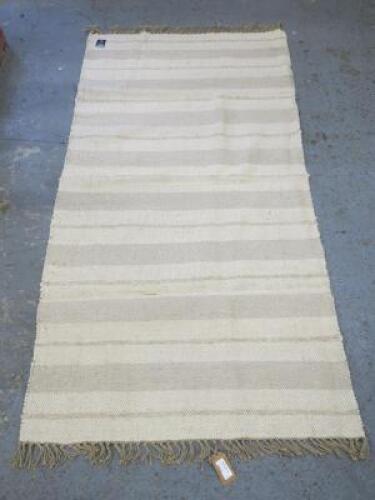 Slubweave 100% Cotton Rug, Size 105 x 180cm.