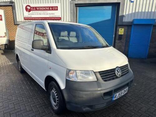 RJ59 0HX: Volkswagen Transporter T28 102 TDI SWB Panel Van in White. 1896cc, Diesel, Manual 5 Gears. MOT Expires 23rd October 2023. Comes with V5, Key & Owners Manuals.