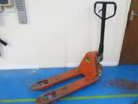 2500kg Lingsby Pallet Truck in Orange.