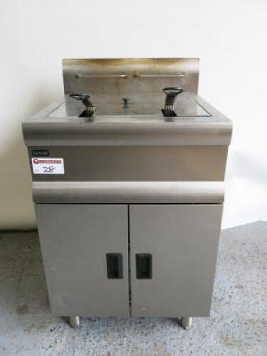 Lincat Gas Twin Tank Deep Fat Fryer, Model J10/N, S/N30301218, Size H106 x W60 x D69cm. Comes with 2 Baskets.