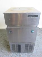 Hoshizaki Commercial Ice Maker, Model IM-30CLE, S/N L04393, Size H70 x W40 x D50. Comes with Small Stand.