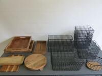 15 x Wooden Trays & Wire Baskets to Include: 8 x Assorted Sized Wire Baskets, 2 x Wooden Trays & 5 x Others.