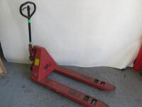 2000kg Pallet Truck.