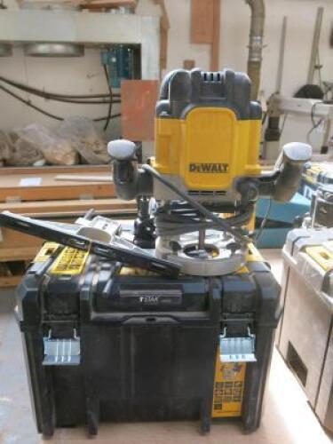 DeWalt DWE6254 Router. Comes with Carry Case.