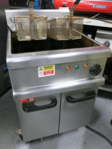 Lincat Twin Basket Electric Deep Fat Fryer. Comes with 2 Baskets. Size H105 x W60 x D75cm.