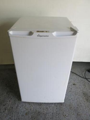 Fridgemaster Larder Fridge, Model MUL49102M, Size H63 x W49 x D49cm.