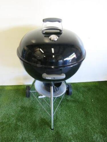 Weber Kettle Charcoal BBQ in Black with Cover (Ex-Display). Size Dia 58cm.