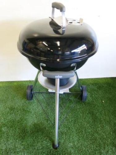 Weber Compact Kettle Charcoal BBQ in Black with Cover (Ex-Display). Size Dia 47cm.