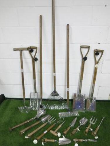 18 x Spear & Jackson Wood Handle Garden Tools to Include: Leaf Rake, Rake, Fork, 2 x Spades, Hoe, Edger & 11 x Handtools.