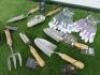 9 x Kent & Stowe Garden Tools to Include: 3 x Trails, Scoop, Fork, 2 x Bulb Planters & 2 x Gloves. - 2